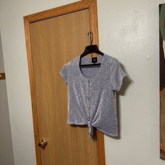 W5 Medium Blue & White w/Stripes Short Sleeve Button-Front Knit Top - EUC - Picture 1 of 4